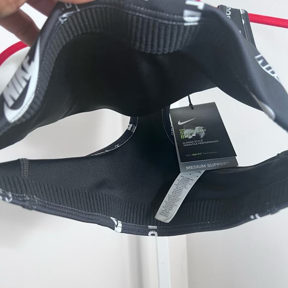 Nike Swoosh Logo Sports Bra Size Medium - Picture 3 of 11